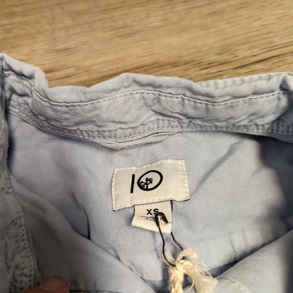 NWTs Tentree collared shirt, size xs, relaxed fit - Picture 3 of 7